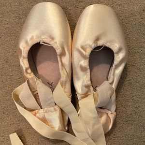 Ballet Pointe Shoes